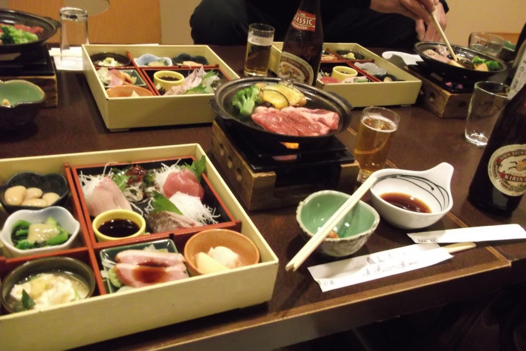 04 DinnerBoxesWithBeers
