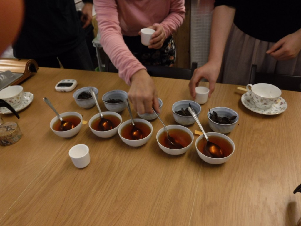 All participants compared brewed black tea and aroma of tea leaves after infusion each other. 