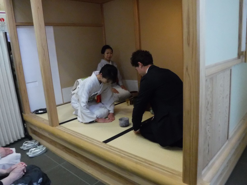 Japanese tea ceremony was performed at the Japanese tea room set at the entrance of MAFF.
