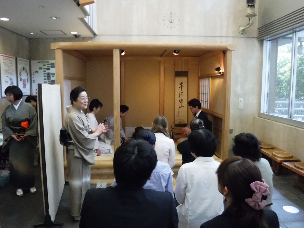 At the entrance of MAFF, the tea master had a lecture about matcha.