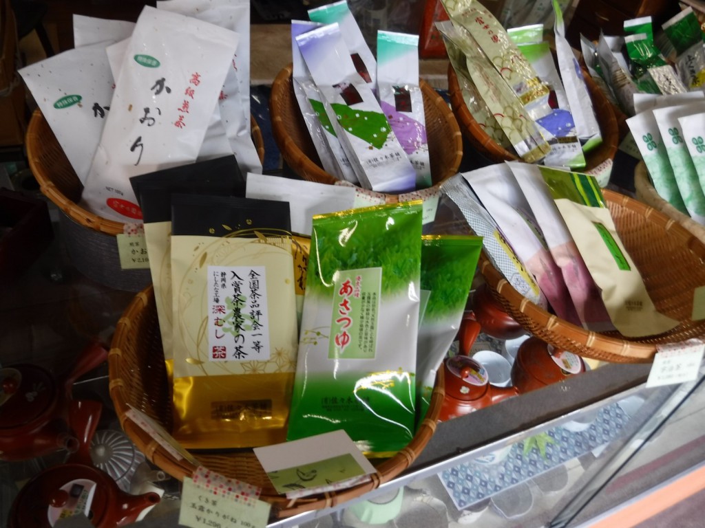 Fujinoen sells other specialty teas, such as the best prized Sencha in the all Japan competition of Sencha, single cultivar tea "Asatsuyu" which is called as "Gyokuro without shade growing" due to its higher umami content.