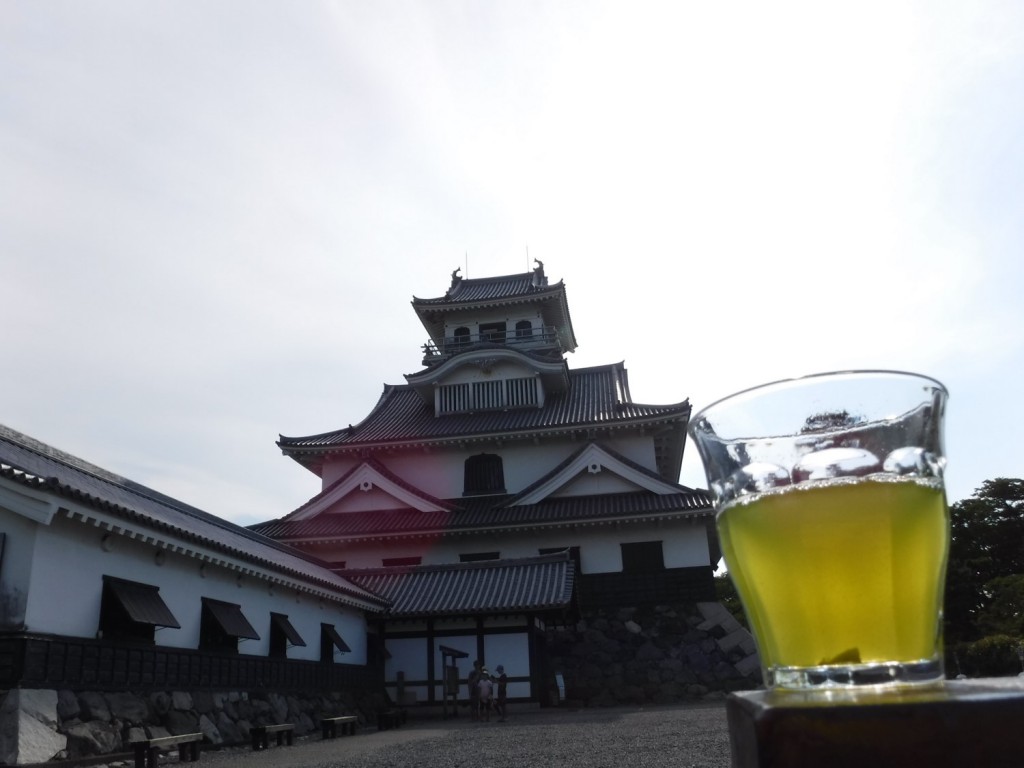 Nagahama Castle and a cup of Shizuoka tea.