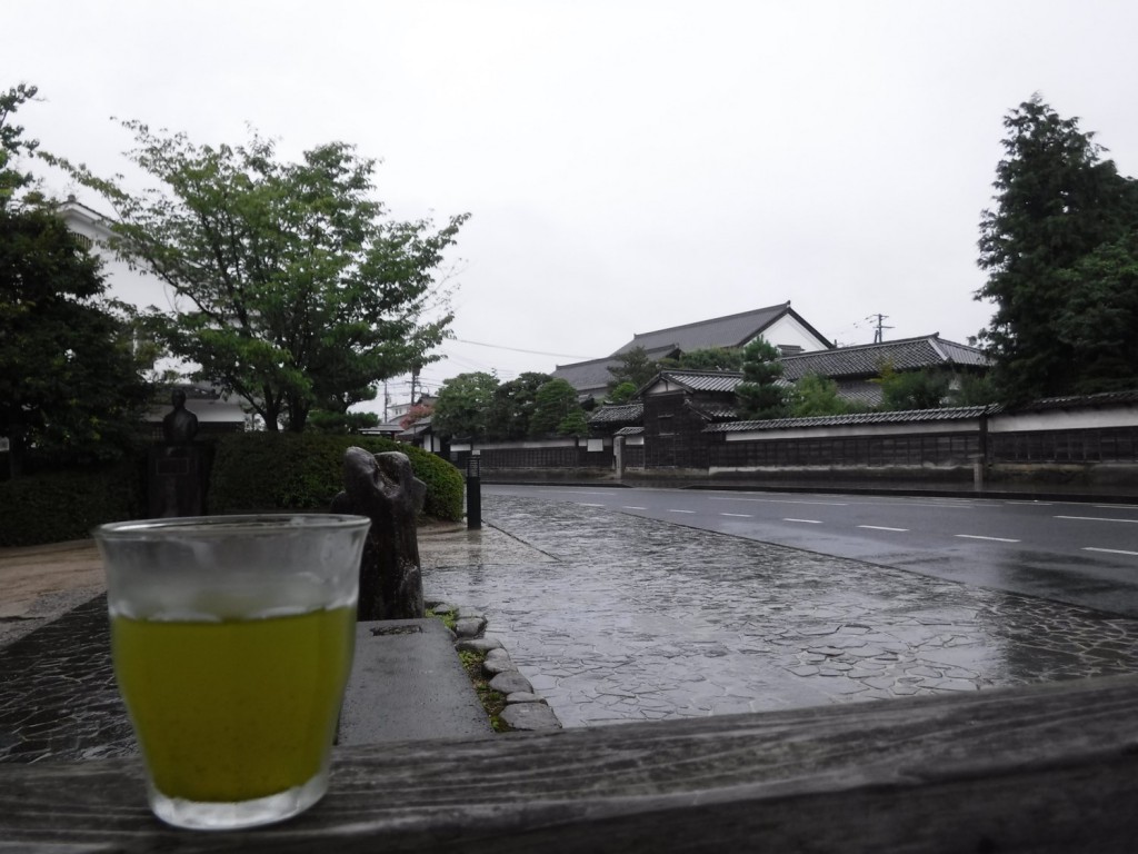 30 Japanese Sencha in front of the house of Lafcadio Hearn