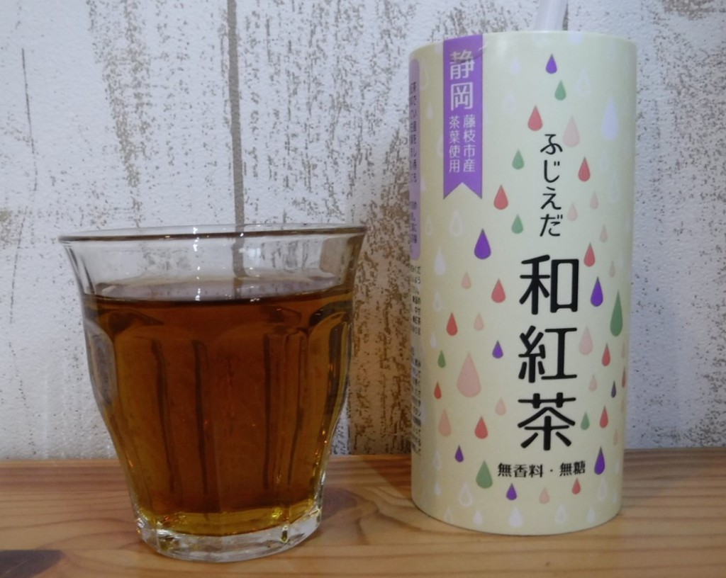 Bright amber color of Fujieda black tea.