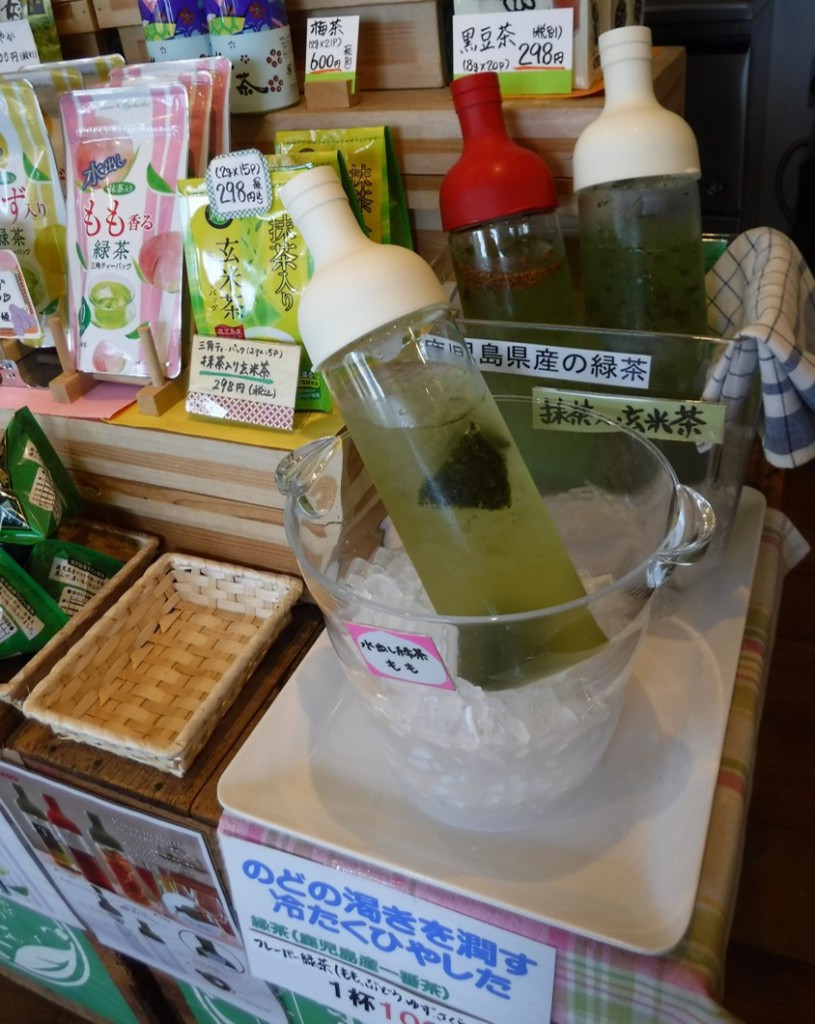 Cold-infusion of Kagoshima tea for customers and visitors.
