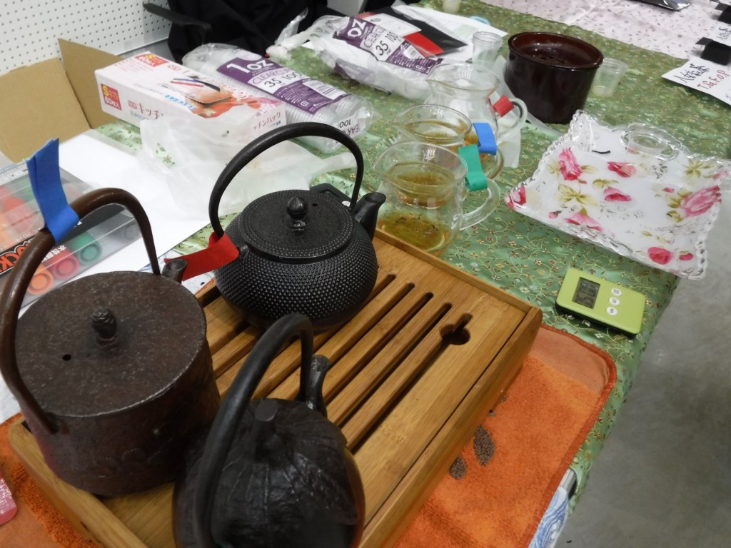 3 types of black tea were prepared in different iron tea pots.