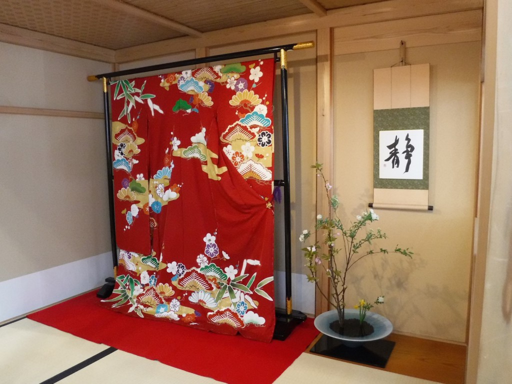 23 Harmony of Kimono Tatami and flowers