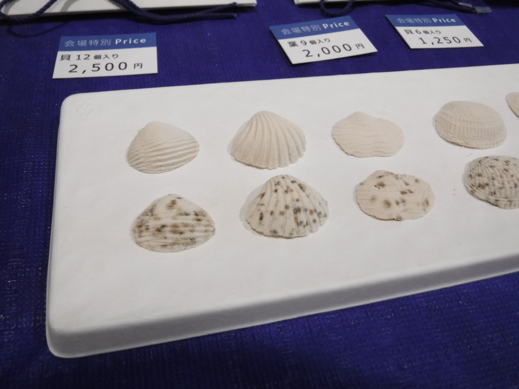 Cute shell-shaped sugar pastry was made by using traditional wood mold.