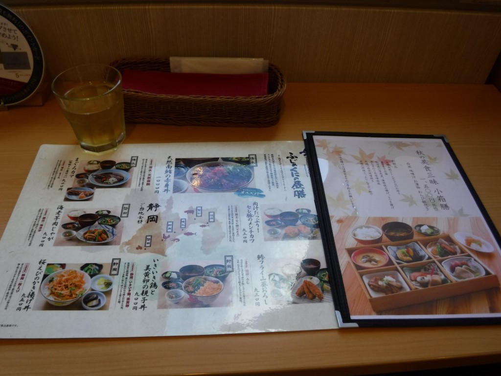 A glass of "Hana Iro Oolong tea" with menu in Fujinokuni Terrace.