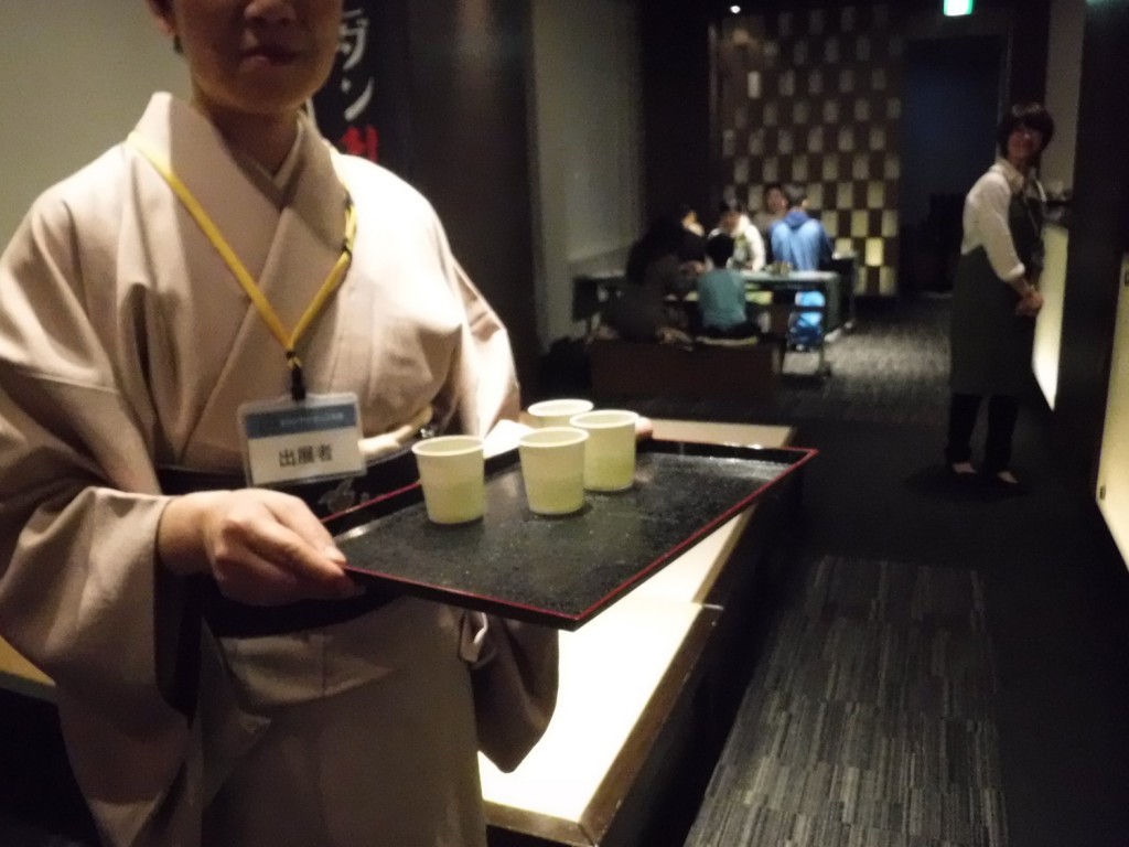 03 Tea services in foyer of nihonbashi hall in Kimono salone