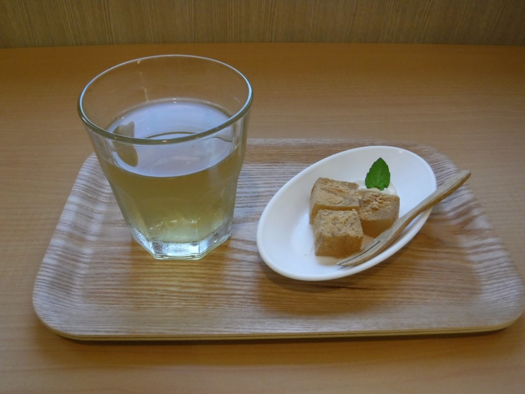 04 Japanese style dessert with specialty oolong tea in Fujionkuni Terrace