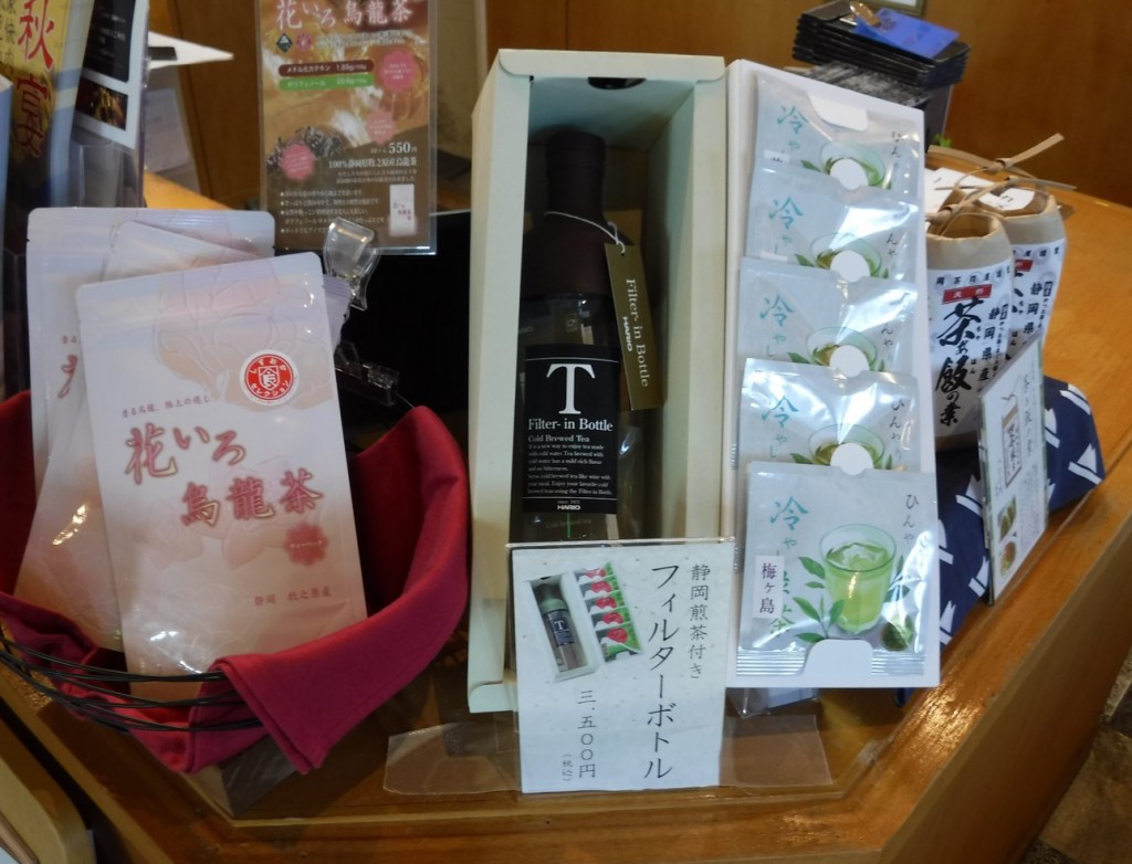 05 Hana Iro Oolong tea and gift set of filter-in bottle and specialty teas in Fujinokuni Terrace