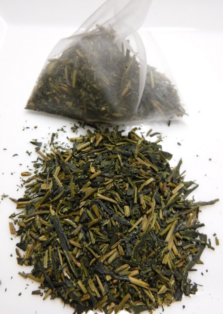 07 Appearance of Tenkei Gyokuro loose leaf and tea bag