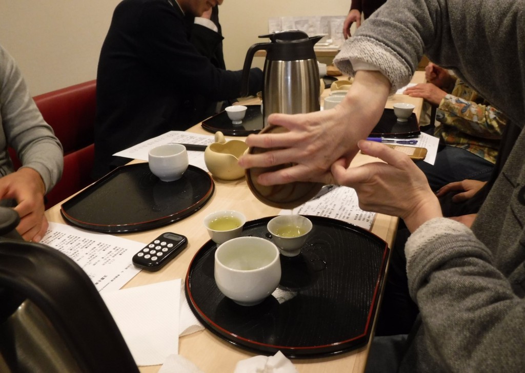 Brewing Gyokuro green tea each other based on the instruction of Mr. Weugue.