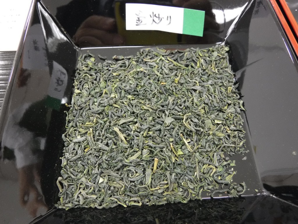 06 Appearance of Gokase organic pan-fired tea