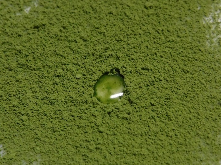 30 droplet of water on matcha